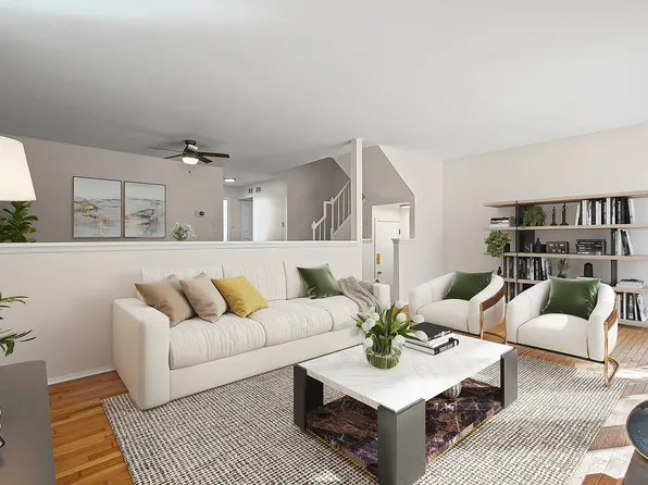 1017 Sussex Dr, Northbrook, IL 60062