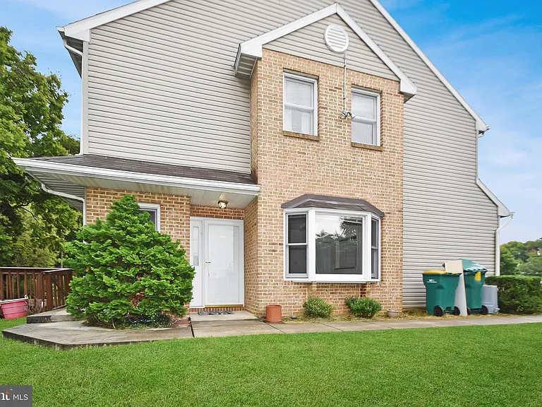 307 Jonathan Ct — Photo 3