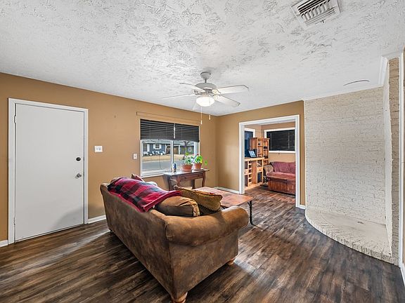 3rd image of 352 Lake Dr