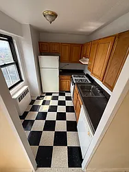 945 Underhill Avenue, #435
