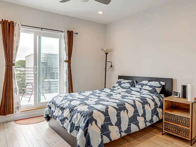 1322 S Mole St — Photo 16