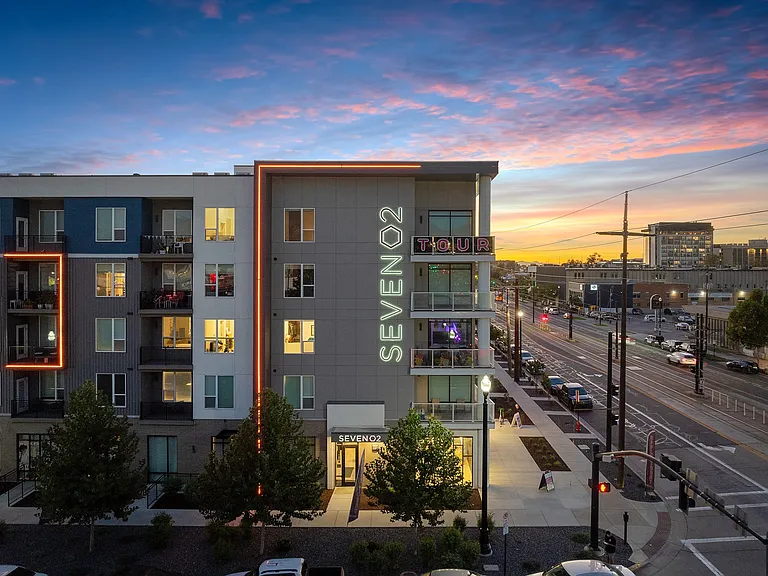 SevenO2 Main Apartments — Photo 65