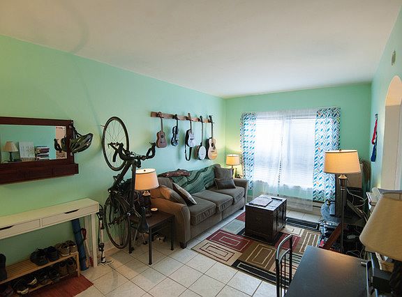 5th image of 846 W Ainslie St APT Q3