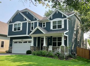 606 Buckingham Pl, Libertyville, IL