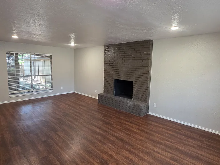 2208 Kings Row — Photo 7
