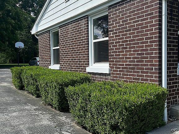 4th image of 130 Florence Ave