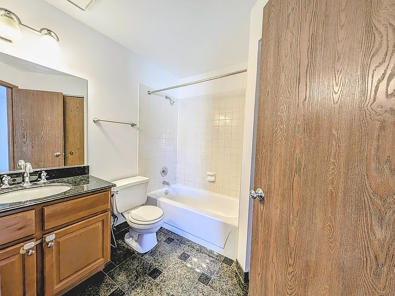 1751 Sleepy Hollow Ct #7 — Photo 8