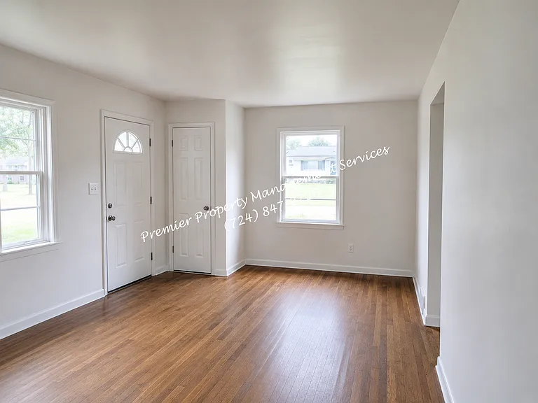 826 W Pearl St — Photo 2