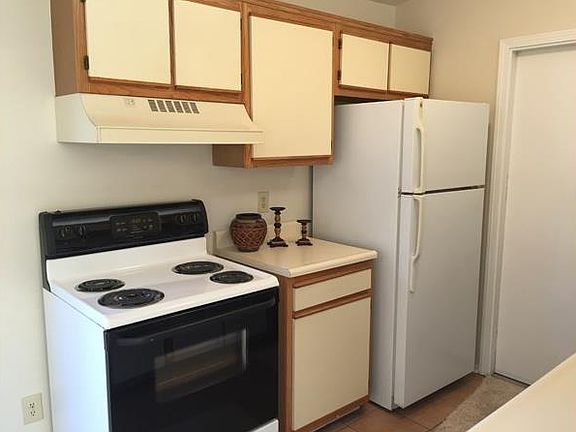 5th image of 8288 N Waterford Dr