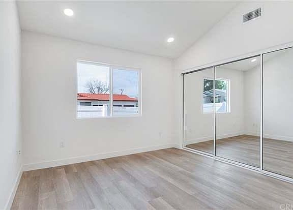 5th image of 851 W 10th St