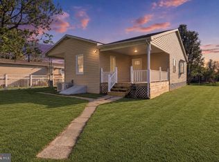 38 Stanley Dr, New Oxford, PA 17350