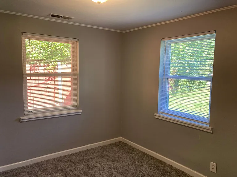827 W Berry Ave — Photo 8