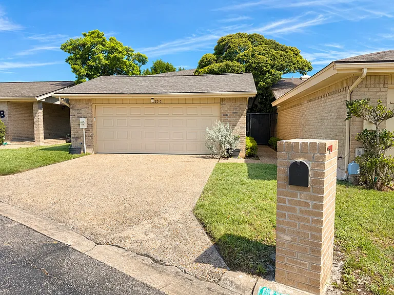 11125 Pinehurst Dr #C — Photo 21