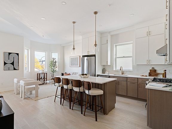 3rd image of 28-28A Swan Ave #Ph