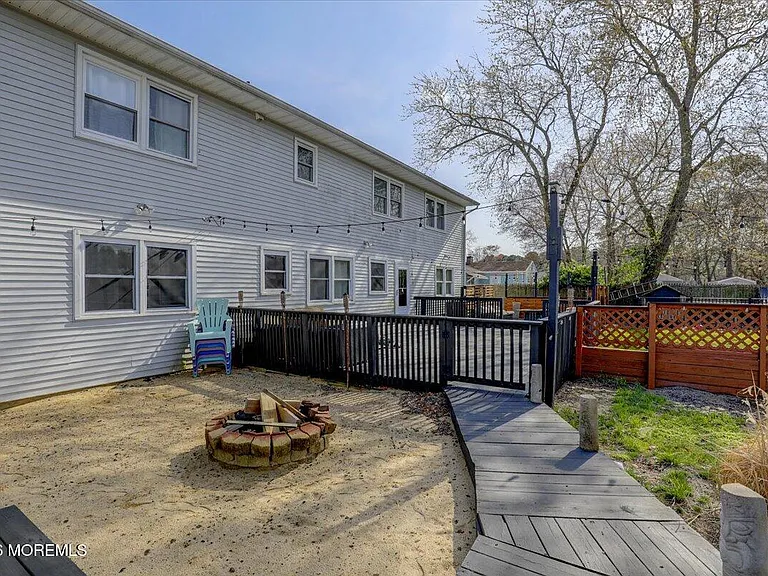 247 Sprucewood Dr — Photo 30