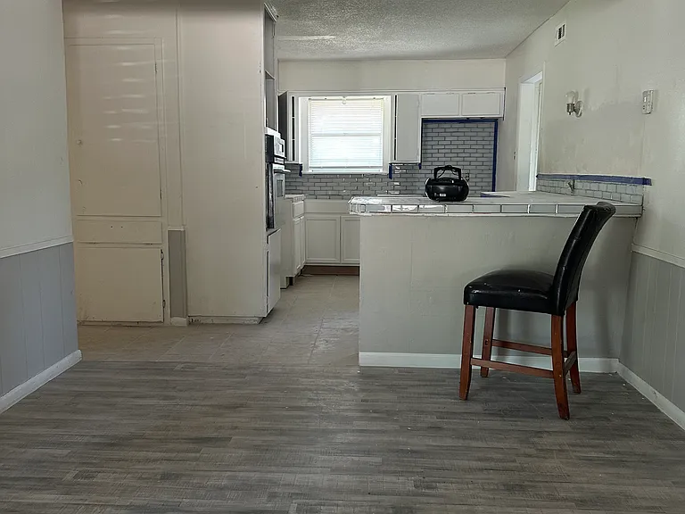 2126 Glendale Dr — Photo 9