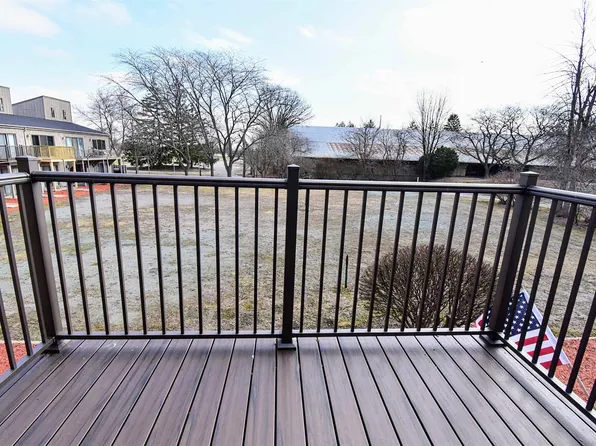 2424 E Tennis Ct #B13, Bay City, MI 48706