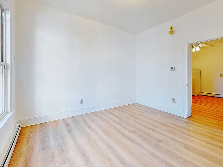 382-384 Crown St #1 — Photo 22