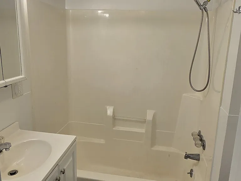 819 N Randolph St — Photo 10