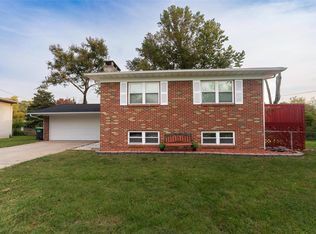 17 Chalet Ct, Fairview Heights, IL 62208