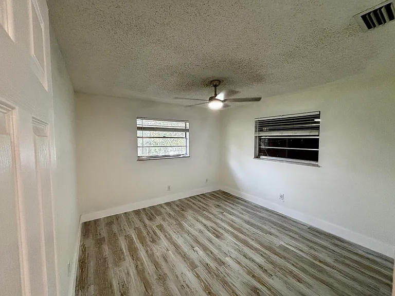 11003 Ridge Ave #B — Photo 9