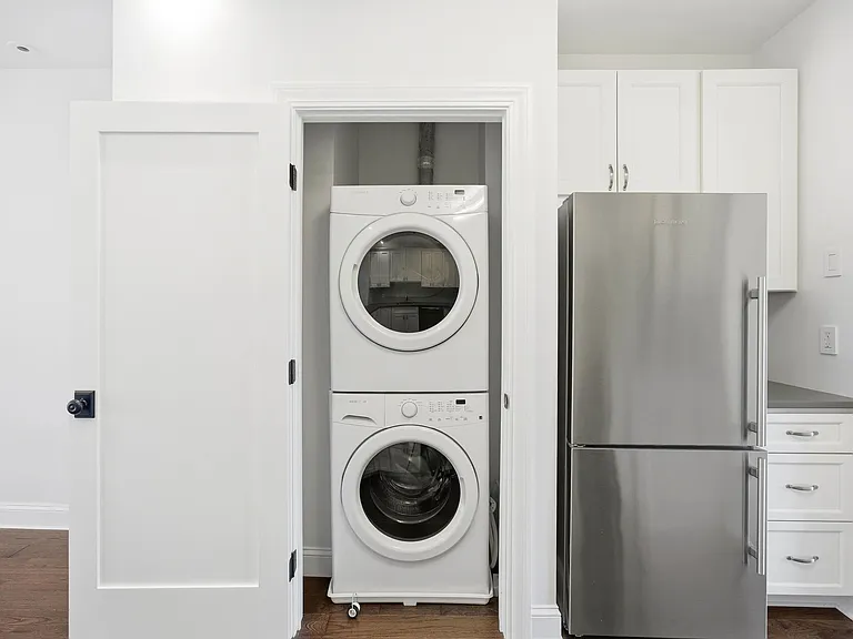 3184 Crescent St #2 — Photo 7
