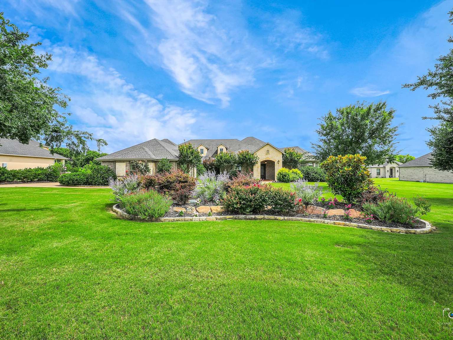 4 bed, 5553 sqft, $7,000 — Photo 3