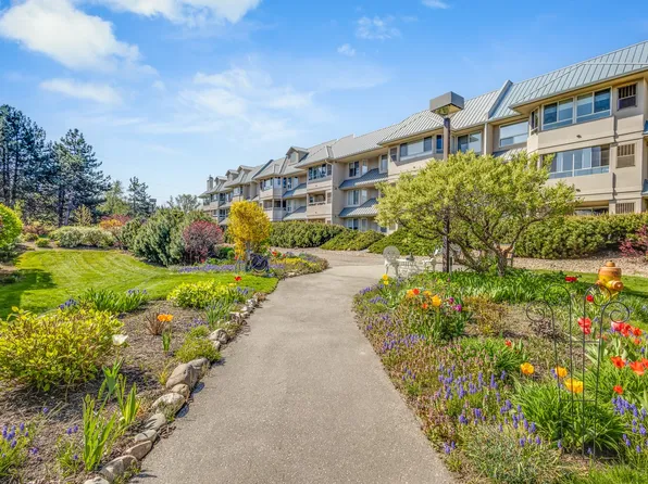 1961 Durnin Rd Unit 306, Kelowna, BC V1X 7Z6