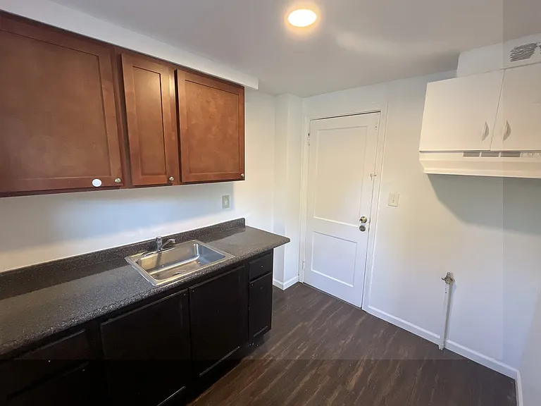 768 Taunton Pl — Photo 4