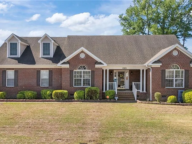 3805 Sunchase Dr — Photo 2