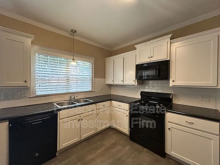 810 Rutherford St #A — Photo 5