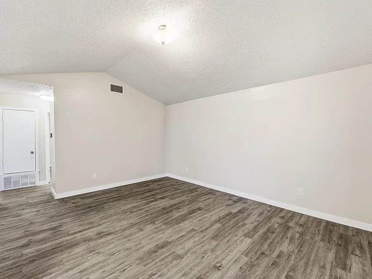 2204 Donahue Ln #B — Photo 10