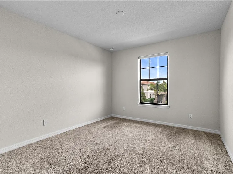 640 SE Monet Dr — Photo 14