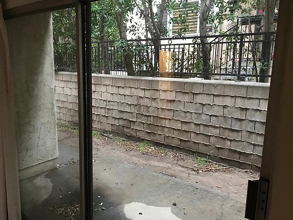 4th image of 410 S Oak Knoll Ave APT 2