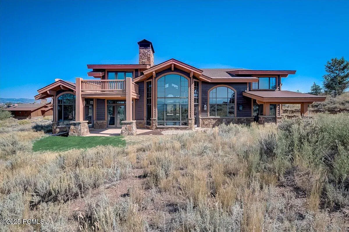 5 bed, 5.0 bath, 7000 sqft, $12,000 — Photo 1