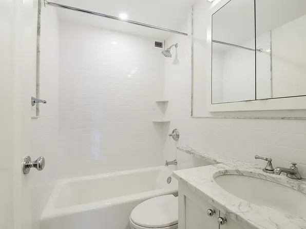 136 East 55th Street image 2 of 5