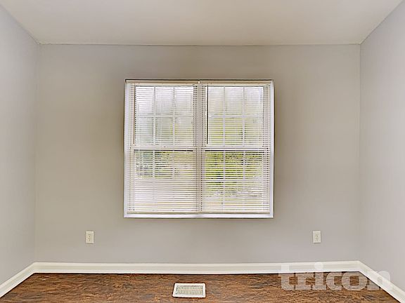 5th image of 2331 Sandspring Dr SW
