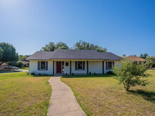 201 Meadowhill Dr, Benbrook, TX 76126