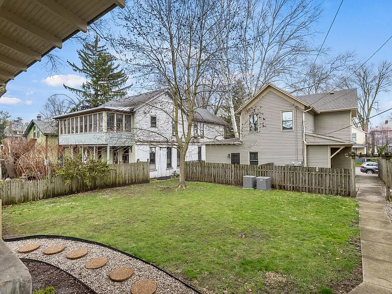 1213 W Jefferson Blvd — Photo 40