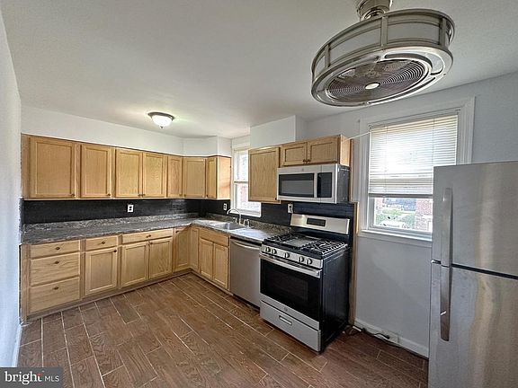 3rd image of 840 Tyson Ave