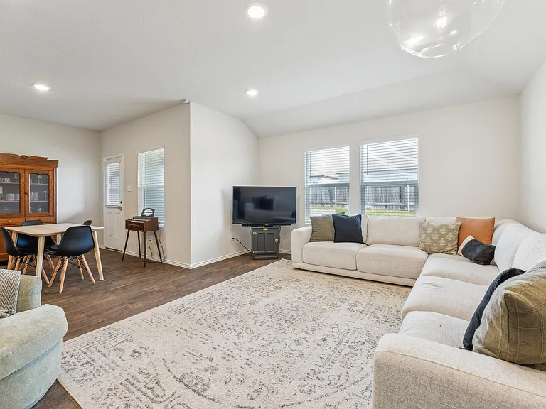 821 Bahia Pl — Photo 7