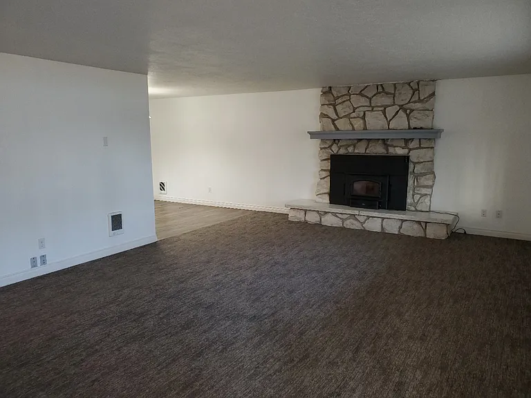 412 N Lilac Ln — Photo 6