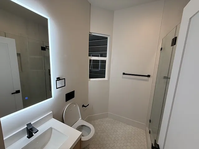 1524 Waller St — Photo 5
