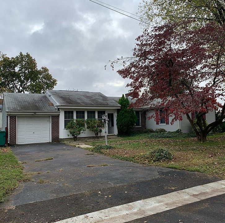 1st image of 398 Junction St