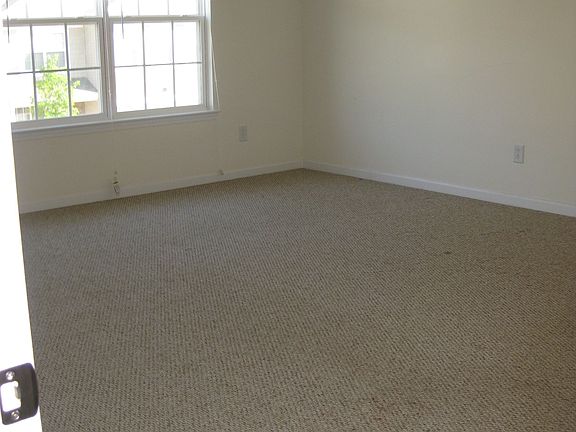Master BR/vaulted ceilings