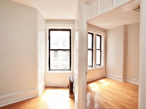 3rd image of 2224 Amsterdam Ave APT 43