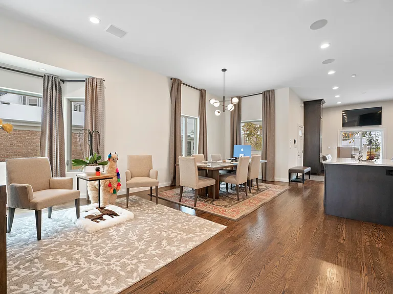 3452 N Newcastle Ave — Photo 2