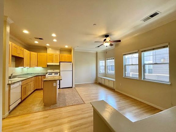 3rd image of 160 Valley Oak Dr #160