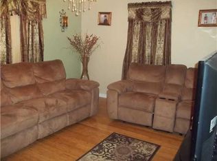 153 Fieldwood Dr, Rochester, NY 14609