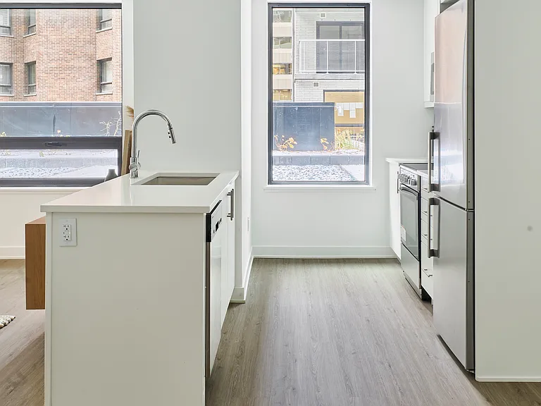 383 Albert St — Photo 25